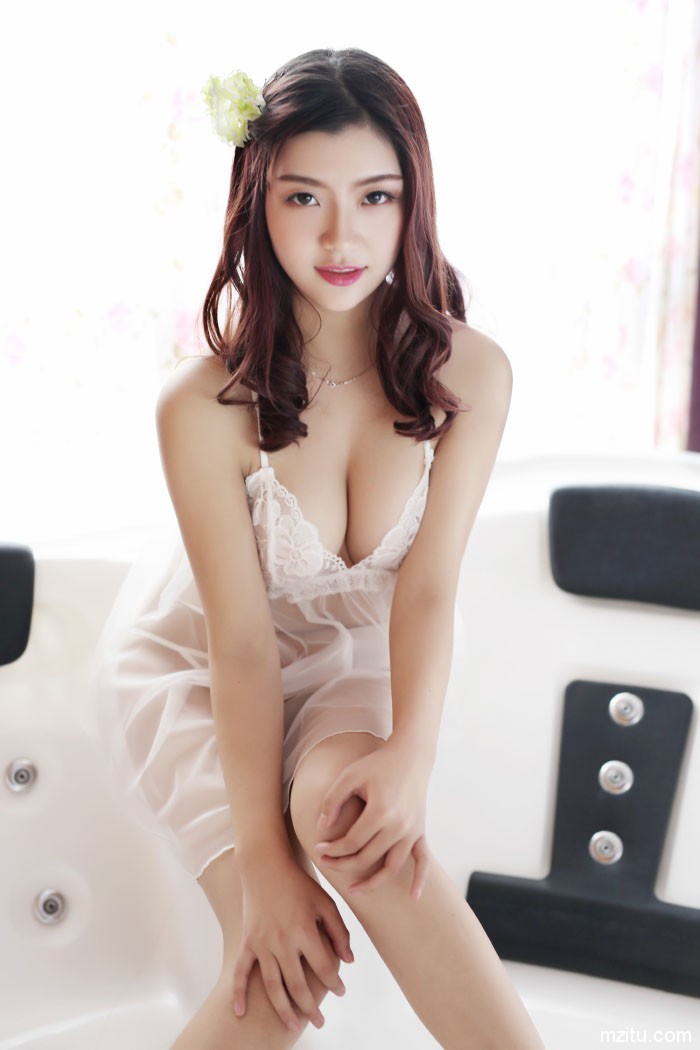 闺蜜之爱 甜美俏佳人夏晓Maggy透明睡衣湿身美不胜收