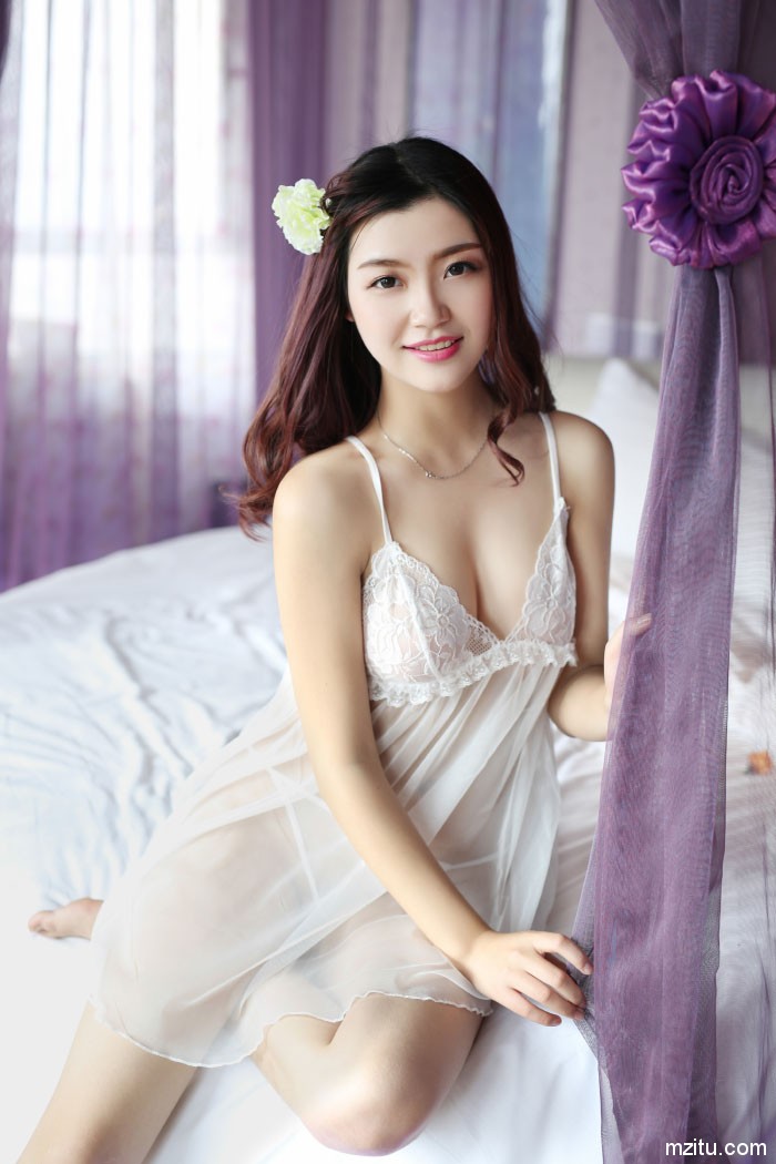 闺蜜之爱 甜美俏佳人夏晓Maggy透明睡衣湿身美不胜收