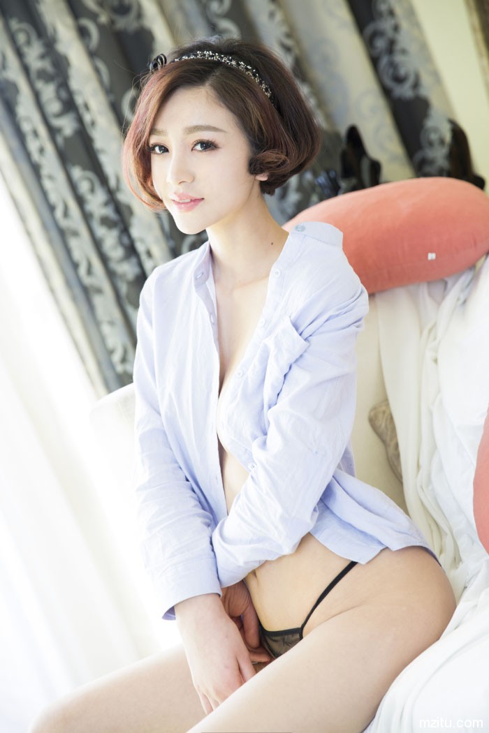 短发也风情! 警花文静卸下制服那一刻如此恬静娇柔