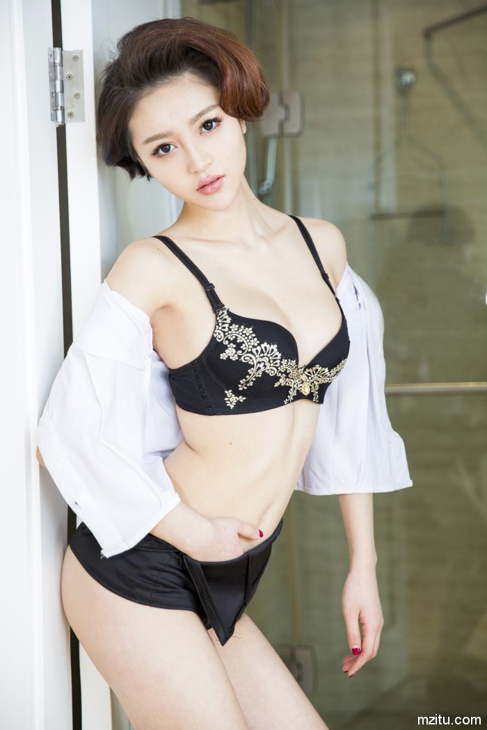 短发也风情! 警花文静卸下制服那一刻如此恬静娇柔