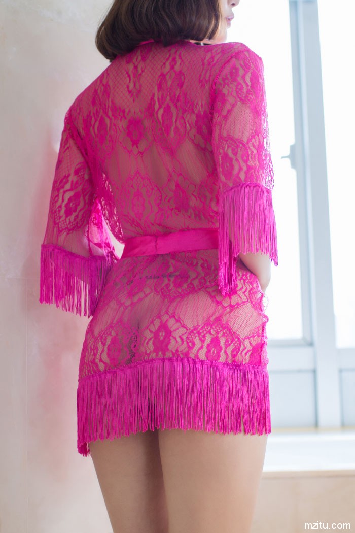 透着一丝寂寞! 性感女王乐乐Mango火辣身材霸气侧漏