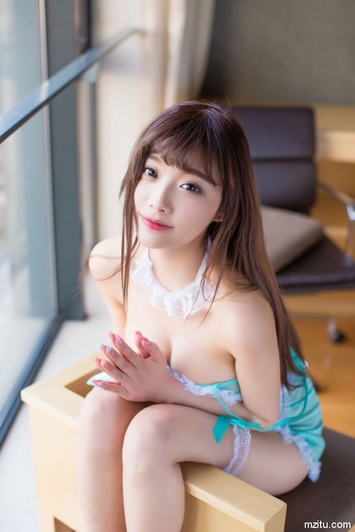 性感小甜心sugar女军官情趣制服写真豪乳呼之欲出