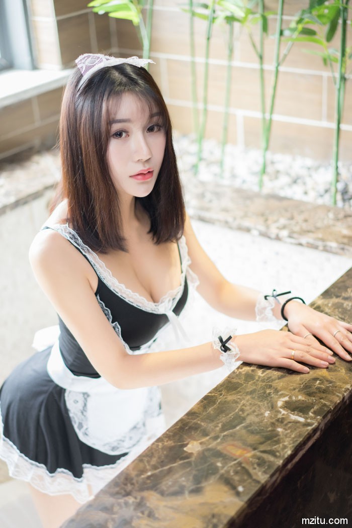 纯情MM宋梓诺Beeq情趣蕾丝女仆装性感火辣露屁屁