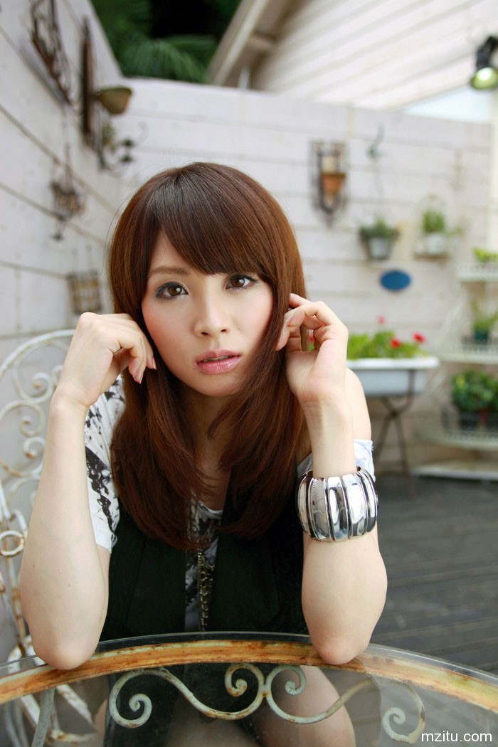 眼神勾人不能直视 日本性感美女大桥未久