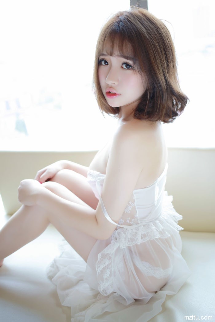 萌妹子徐cake性感睡衣写真福利图,白嫩美乳非常惹火