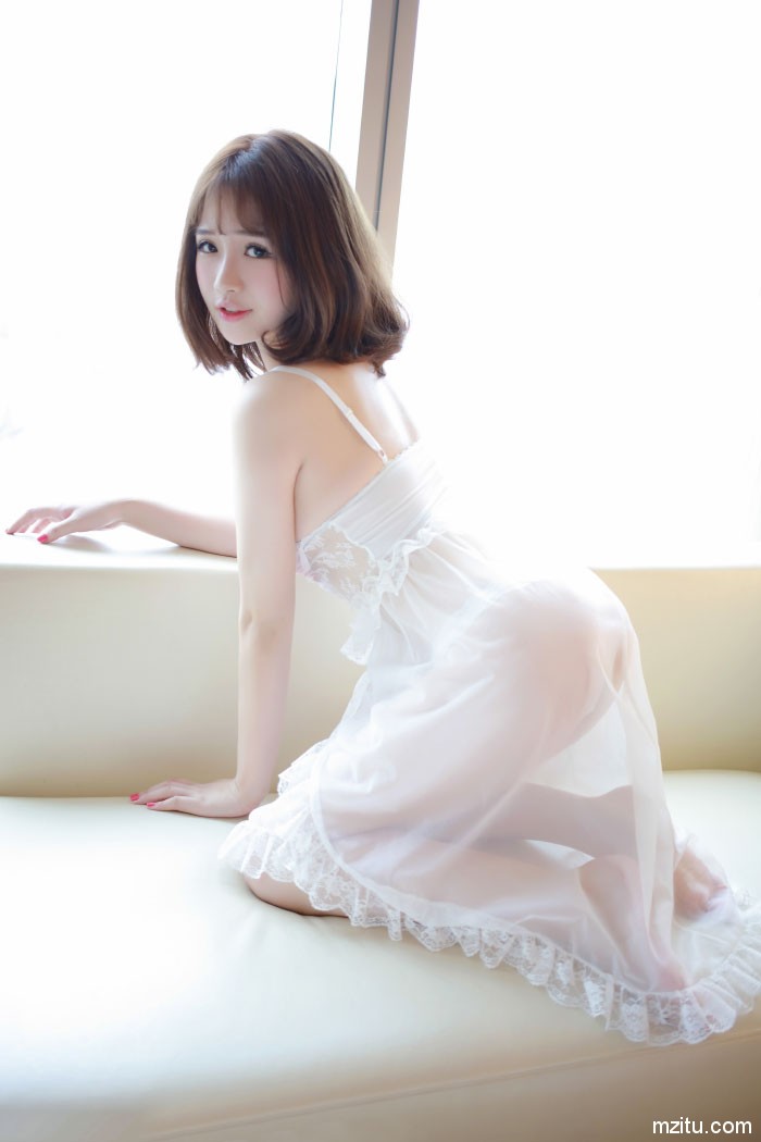 萌妹子徐cake性感睡衣写真福利图,白嫩美乳非常惹火