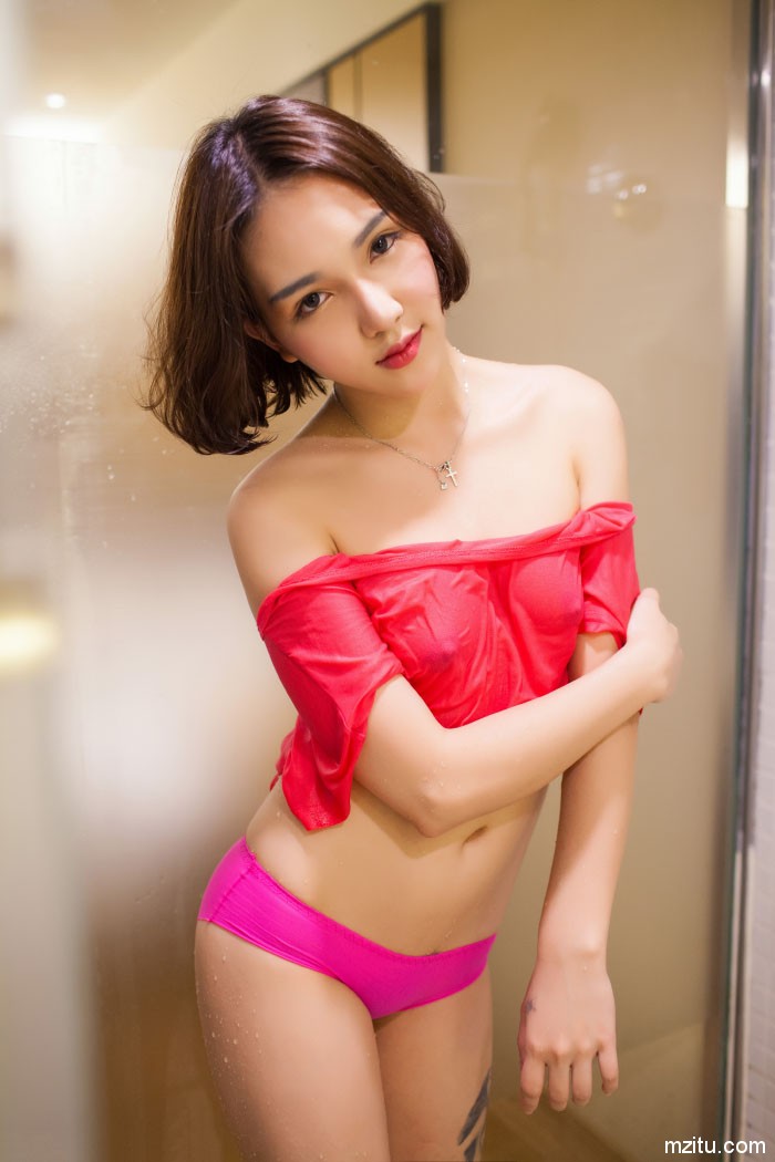 不露沟也撩人,气质妹子艾诗iccey性感私房照