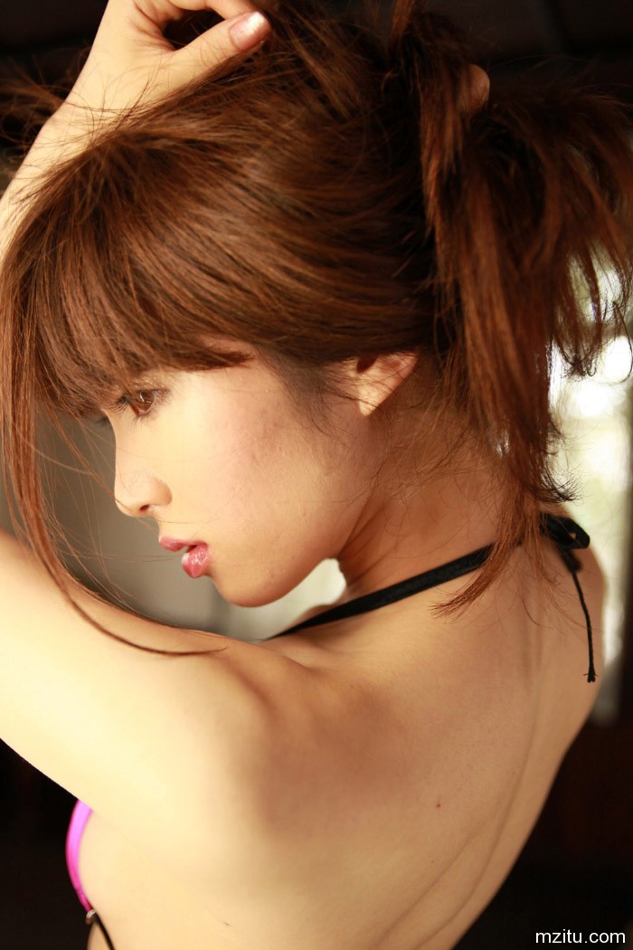 还是AV女优豪放 日本美女大桥未久比基尼写真