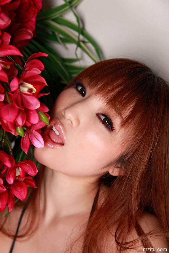 日本女神森下悠里性感睡衣豪乳一览无余