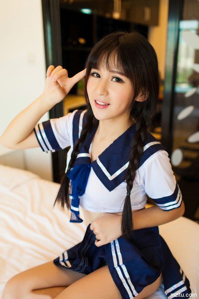 最爱学生制服,很像娄艺潇的秀人新妹子唐雨辰