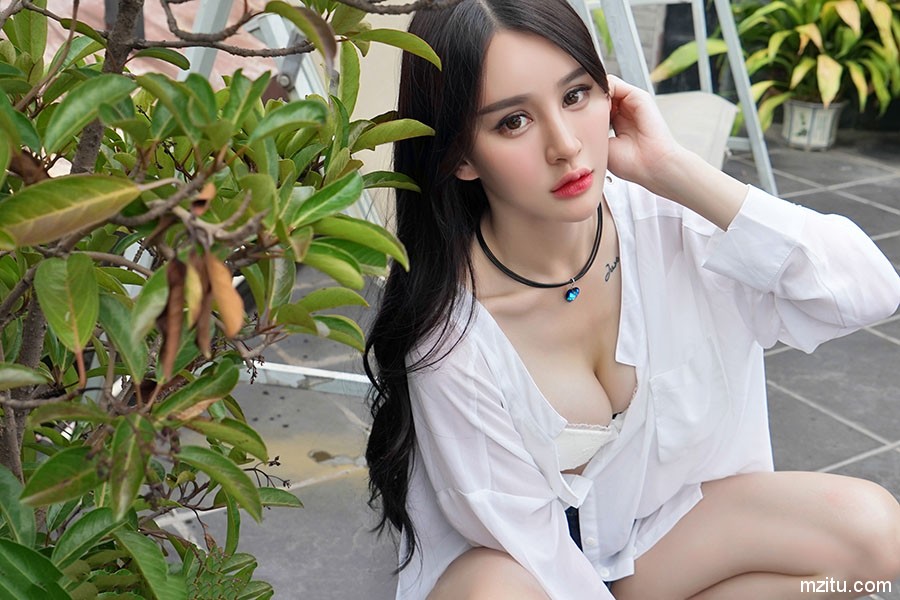 气质美女Cheryl青树白色内衣和豹纹比基尼诱惑宅男