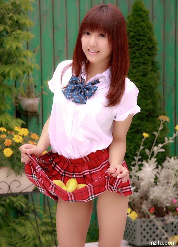 日本清纯小萝莉福永爱美性感写真