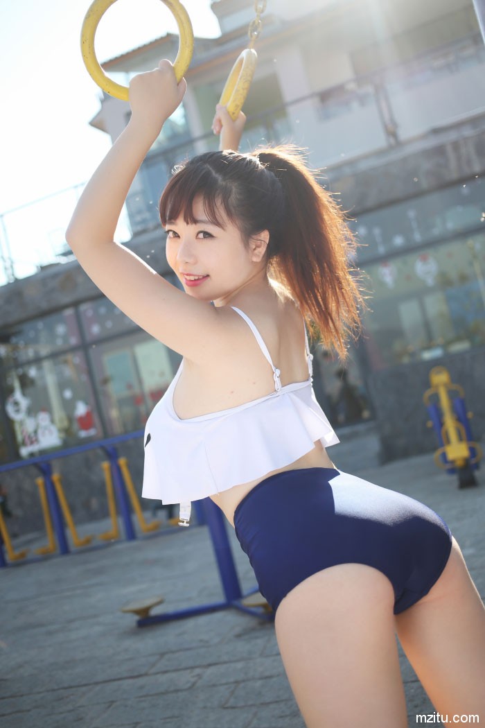 阳光甜美少女刘飞儿Faye公园撩衣秀豪乳