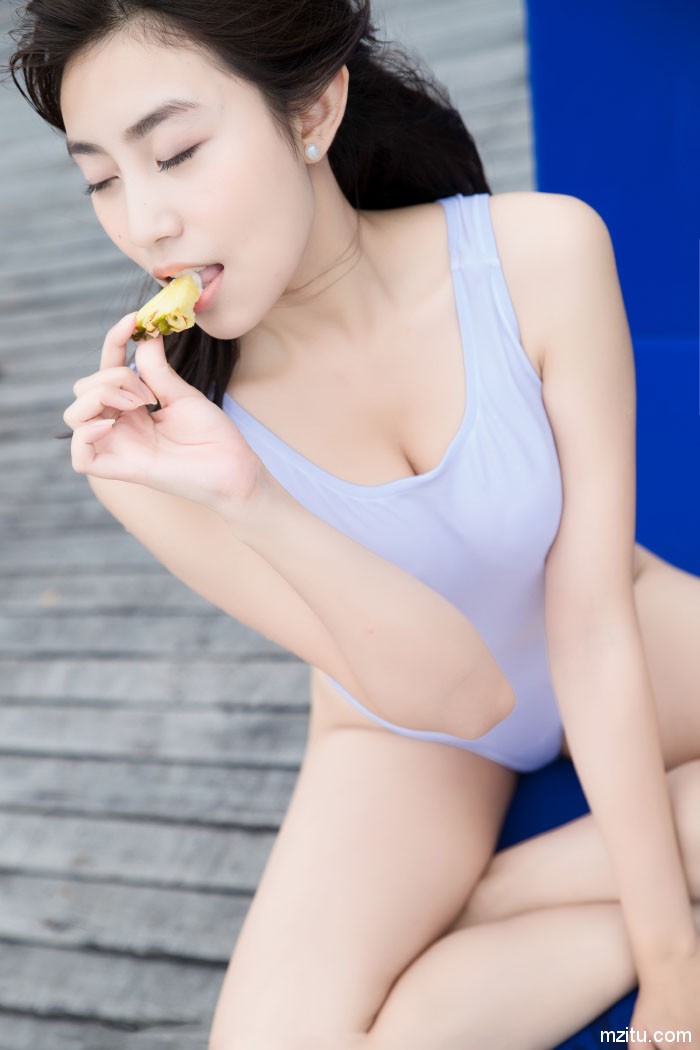 清纯妹子许诺Sabrina马尔代夫旅拍清新抚媚