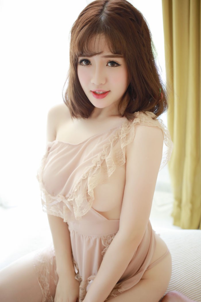 清纯脸庞魔鬼身材,模范学院嫩模徐cake性感睡衣私照