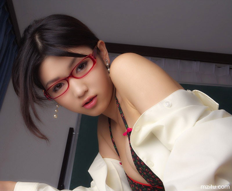 日本女老师OL网袜制服你能专门上课吗