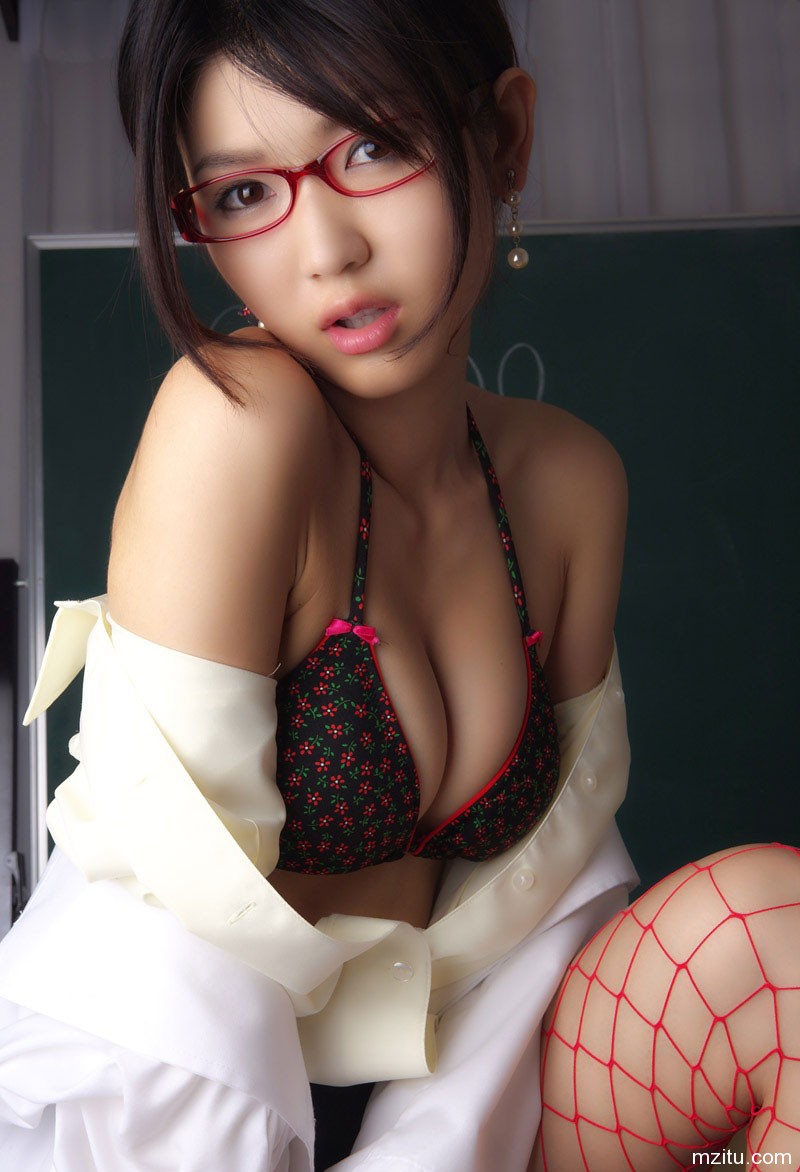 日本女老师OL网袜制服你能专门上课吗