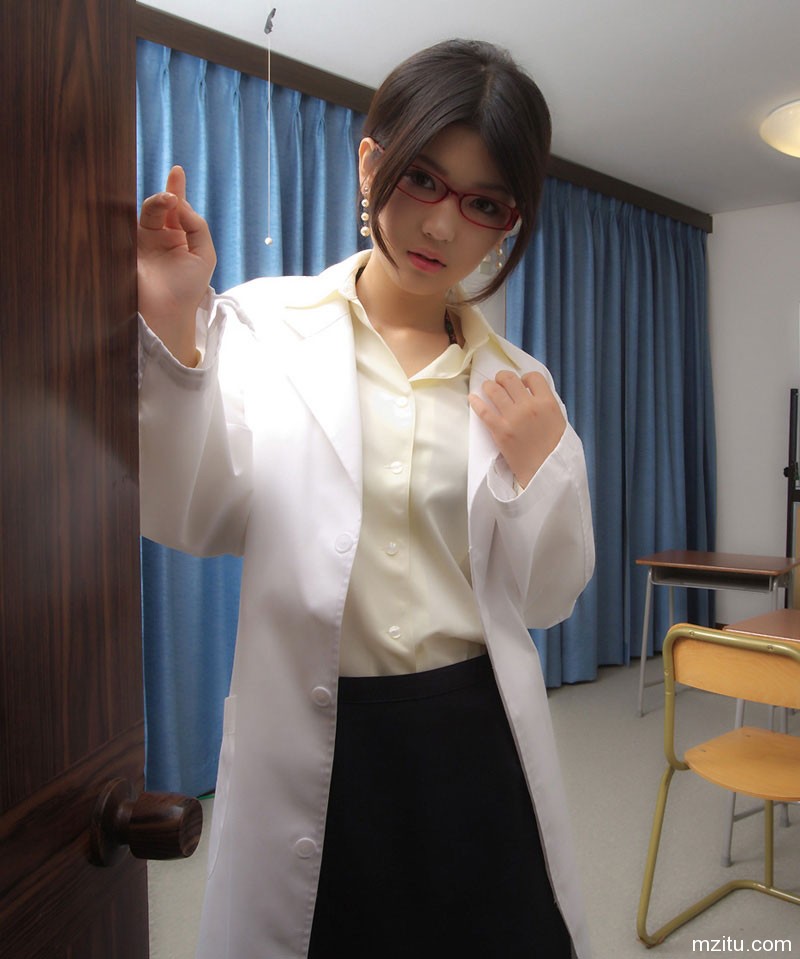 日本女老师OL网袜制服你能专门上课吗