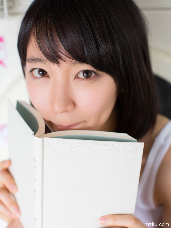 日本萌妹吉冈里帆短发依然性感可爱