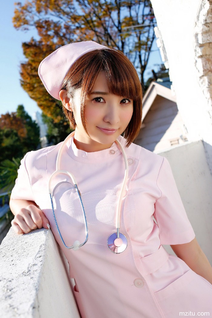 日本女优尾崎娜娜护士制服秀巨乳