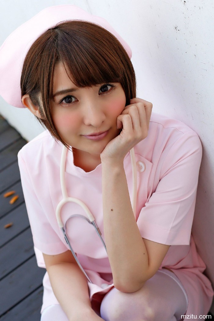 日本女优尾崎娜娜护士制服秀巨乳