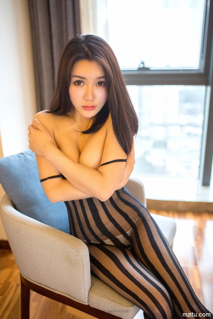 百变风情宋梓诺Bee水手服换情欲丝袜满足你所有幻想