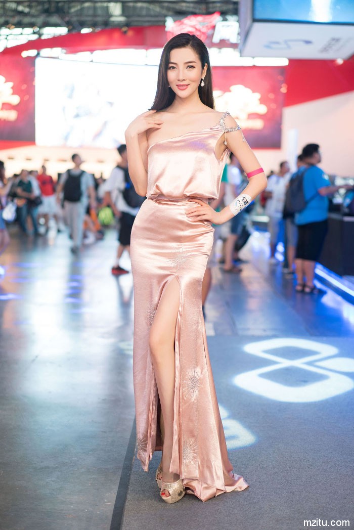 不露一样能火, 2015ChinaJoy的高颜值美女们