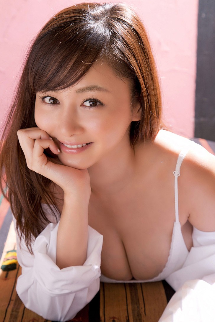 性感美女杉原杏璃玉胸撩人