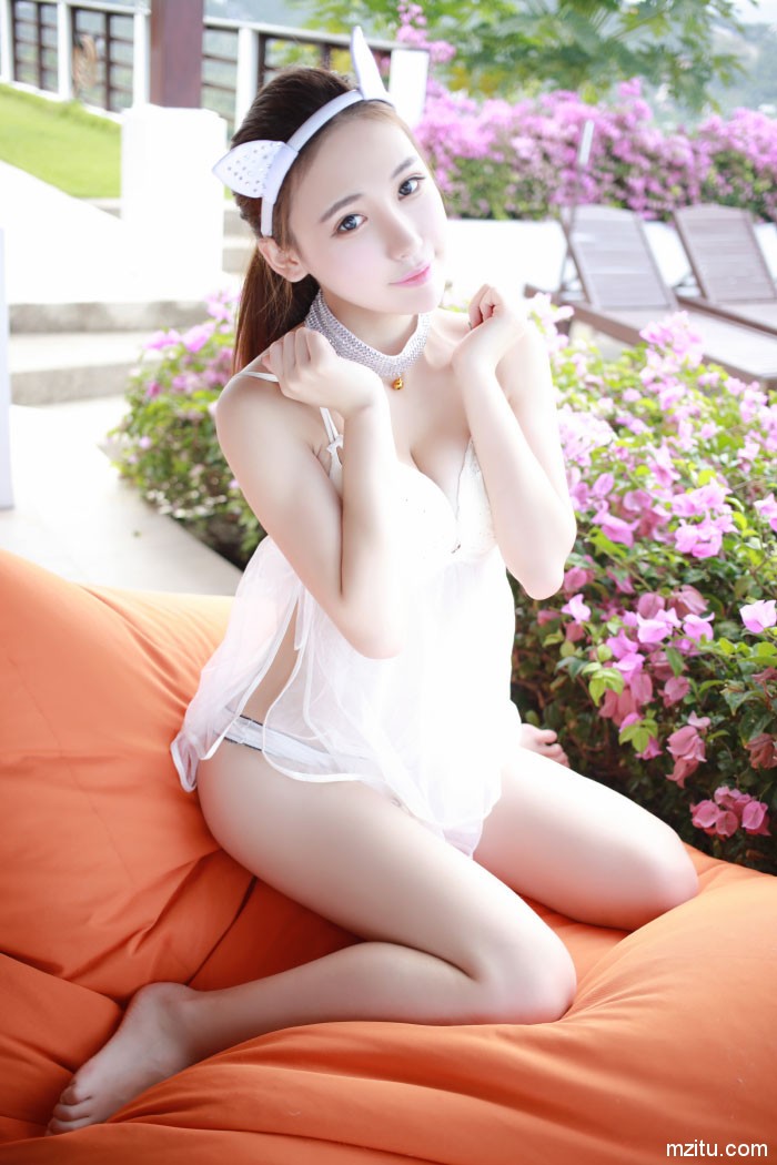 翘臀嫩肤美胸 无法抗拒的诱惑 美白甜熊吖BOBO