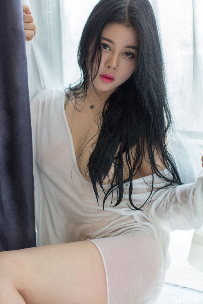 性感妹子叶佳颐搔首弄姿身材火辣十分香艳