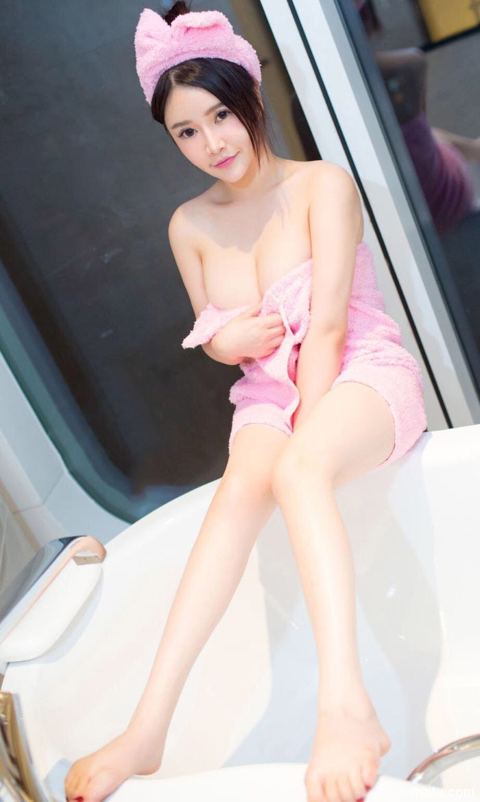 巨无霸! 95年大胸妹子么么大尺度写真套图流出