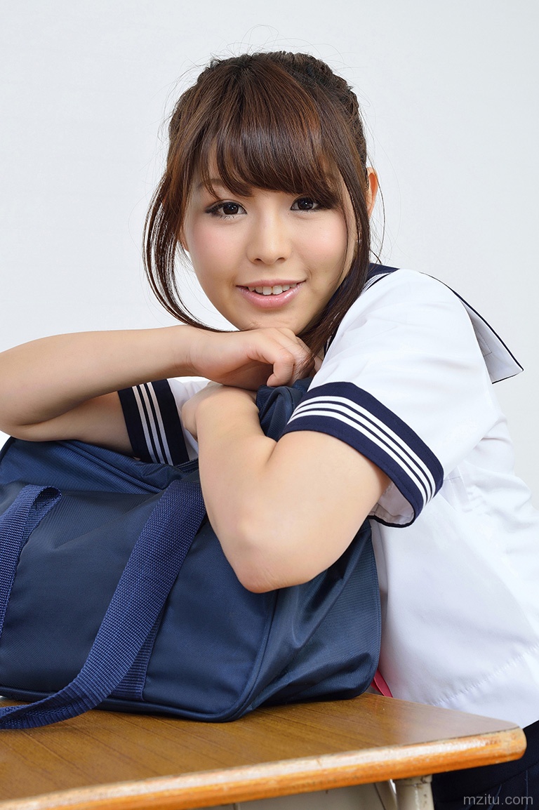 有个这样的同桌可好 苍井彩加