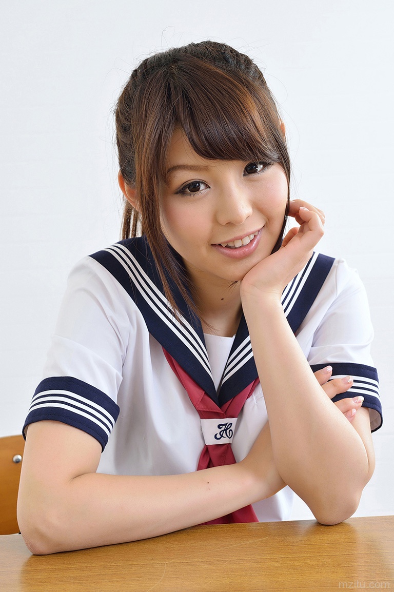 有个这样的同桌可好 苍井彩加