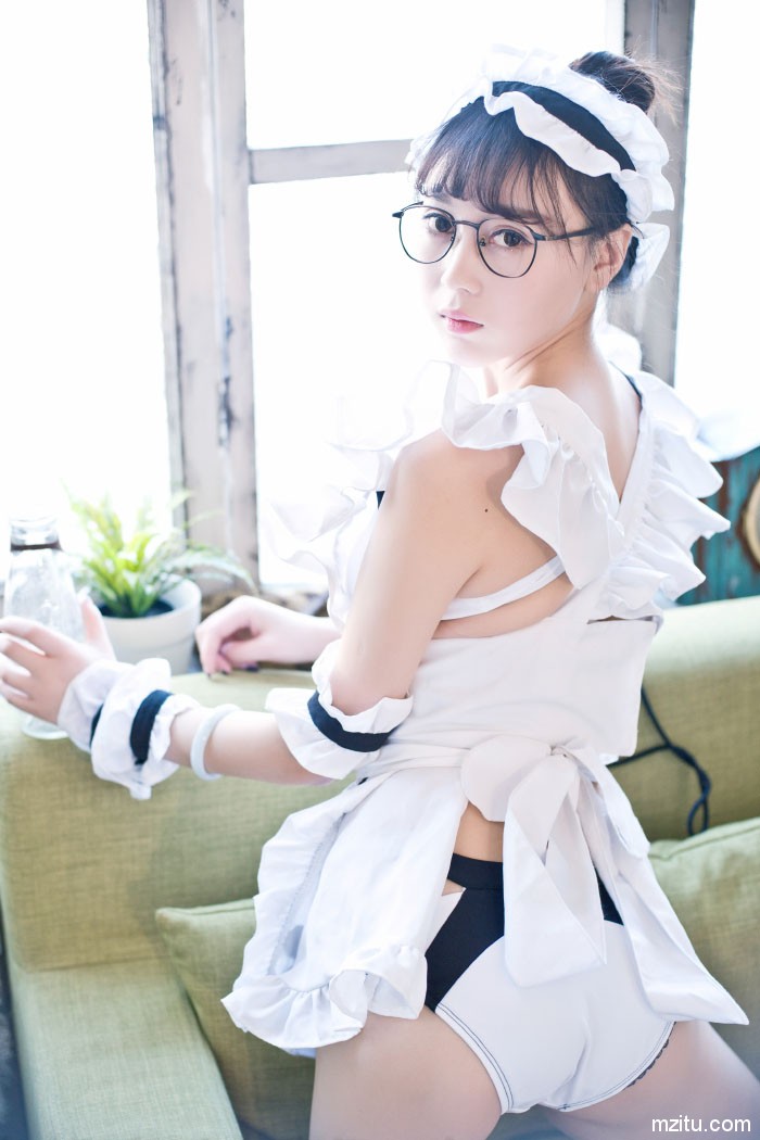 制服控最爱 气质妹子赵小米Kitty女仆装白嫩迷人