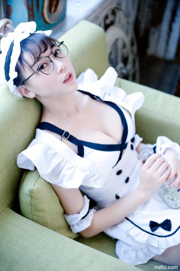 制服控最爱 气质妹子赵小米Kitty女仆装白嫩迷人