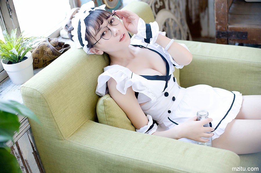 制服控最爱 气质妹子赵小米Kitty女仆装白嫩迷人