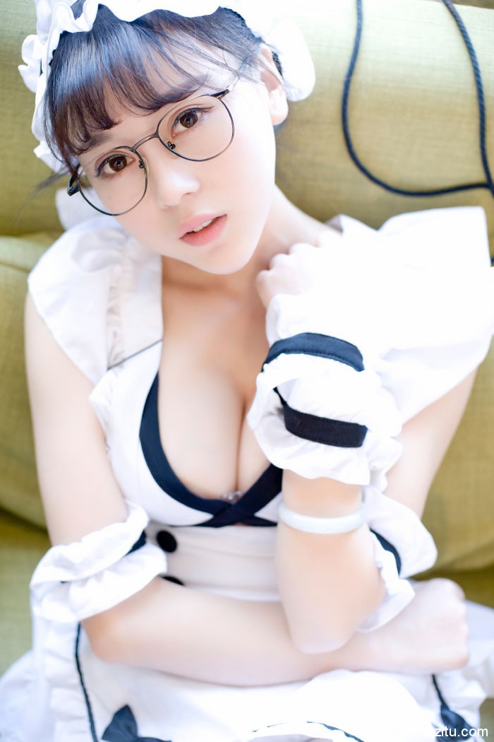 制服控最爱 气质妹子赵小米Kitty女仆装白嫩迷人