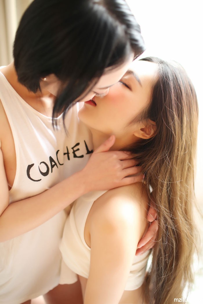 两个女孩的美丽邂逅 无限激情,无比销魂