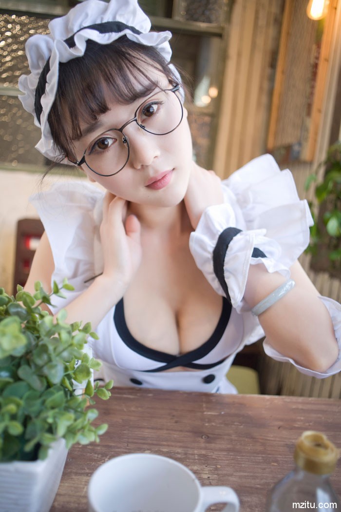 制服控最爱 气质妹子赵小米Kitty女仆装白嫩迷人