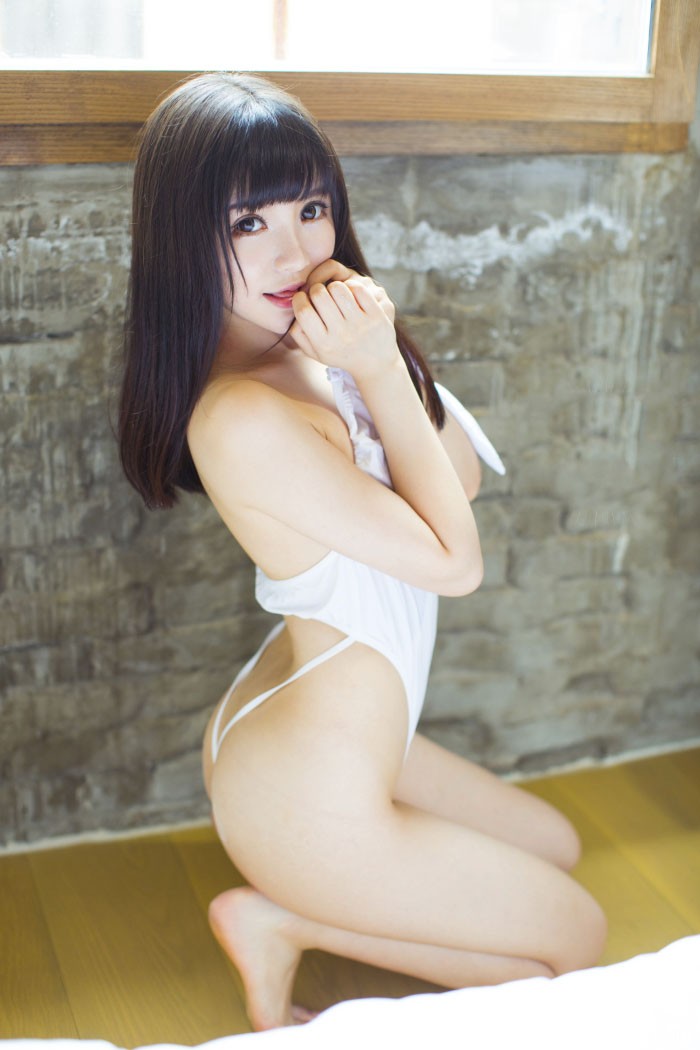 大胸器又白又嫩 萌妹子苏糯米性感睡衣勾人欲火