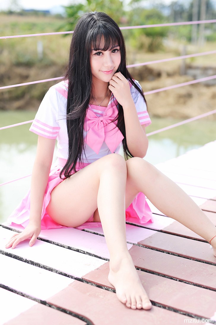 自掀裙底 粉嫩清纯美女杨晓青儿