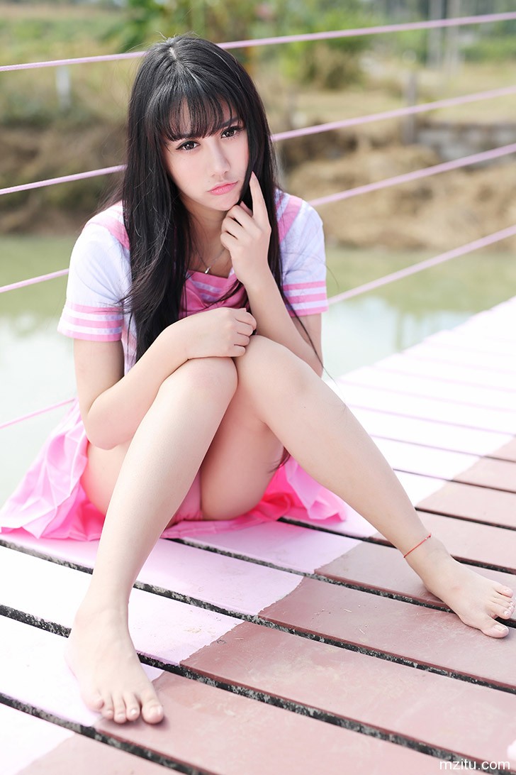 自掀裙底 粉嫩清纯美女杨晓青儿