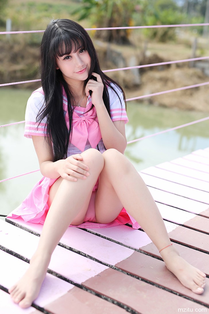 自掀裙底 粉嫩清纯美女杨晓青儿