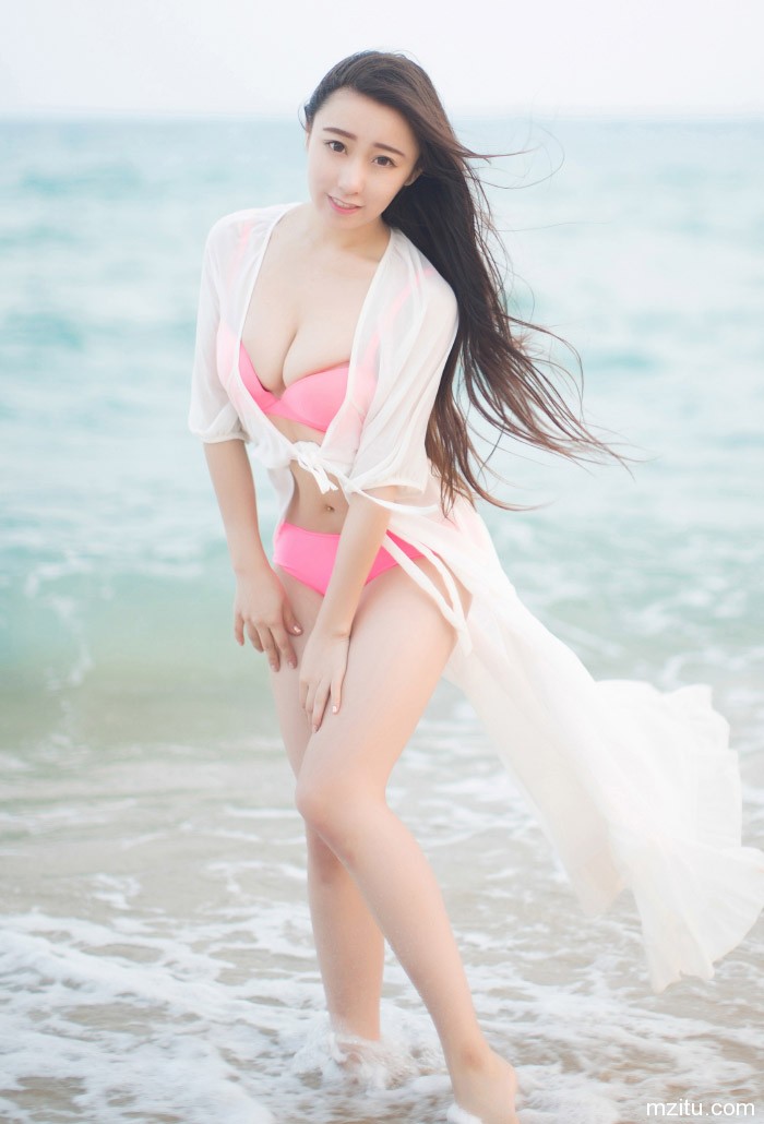 小清新美女朵比dobby三亚比基尼写真