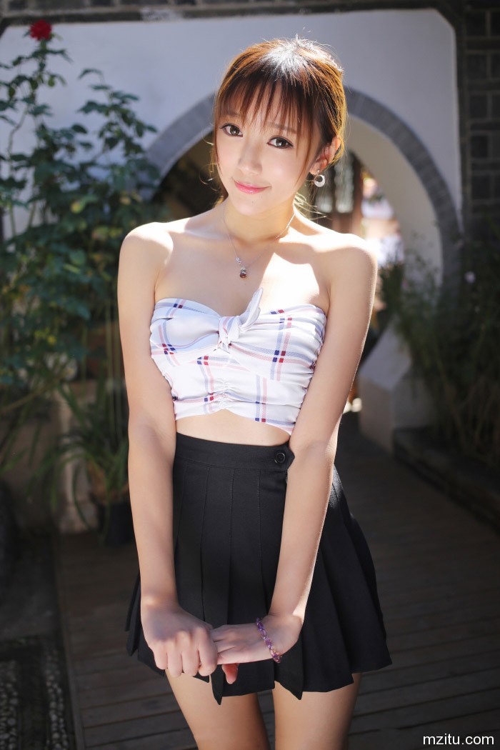 清纯美女王馨瑶甜美迷人