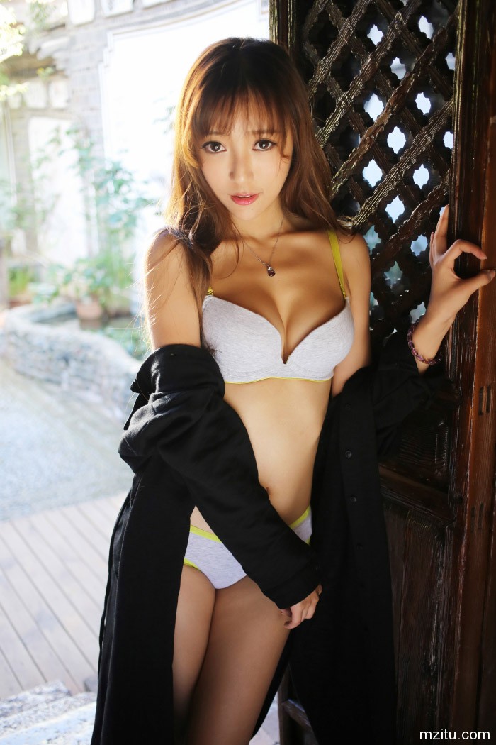 清纯美女王馨瑶甜美迷人