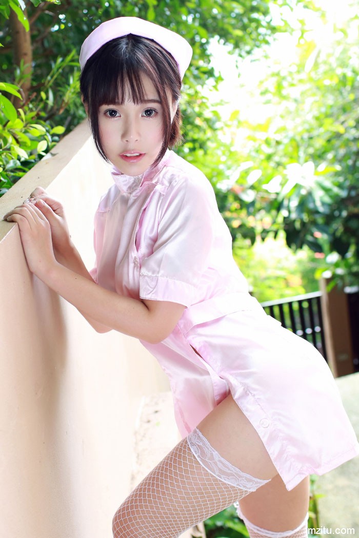 外表清纯内心狂野 性感小护士艾莉情趣网袜好诱惑