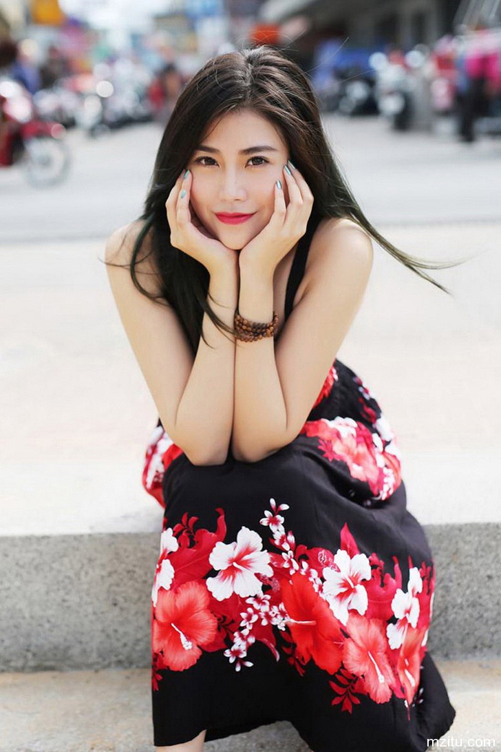 清纯女神许诺长发飘漂甜美迷人