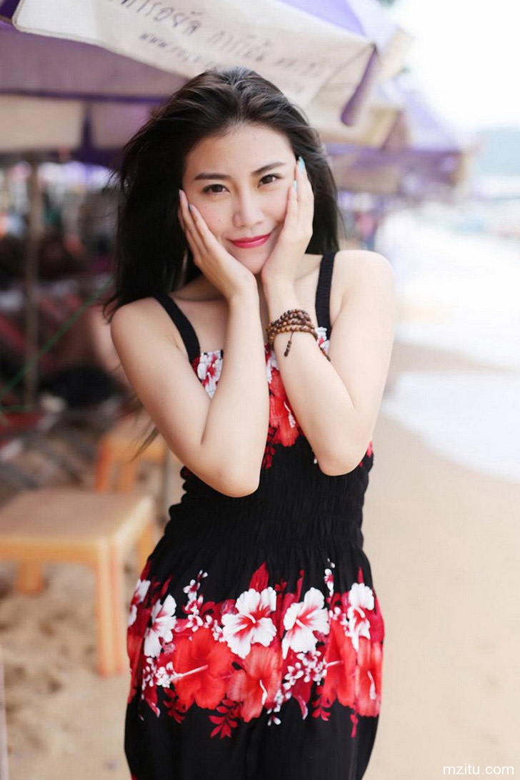 清纯女神许诺长发飘漂甜美迷人