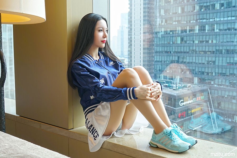 撩人姿势性感又唯美 气质美女慕羽茜自摸美乳